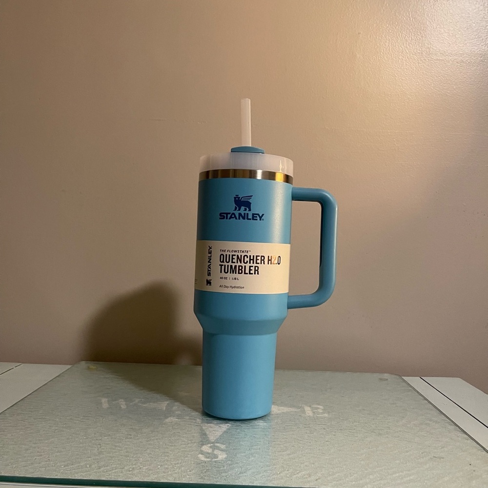 Stanley Flowstate Quencher H2.0 Tumbler 40 oz Pool